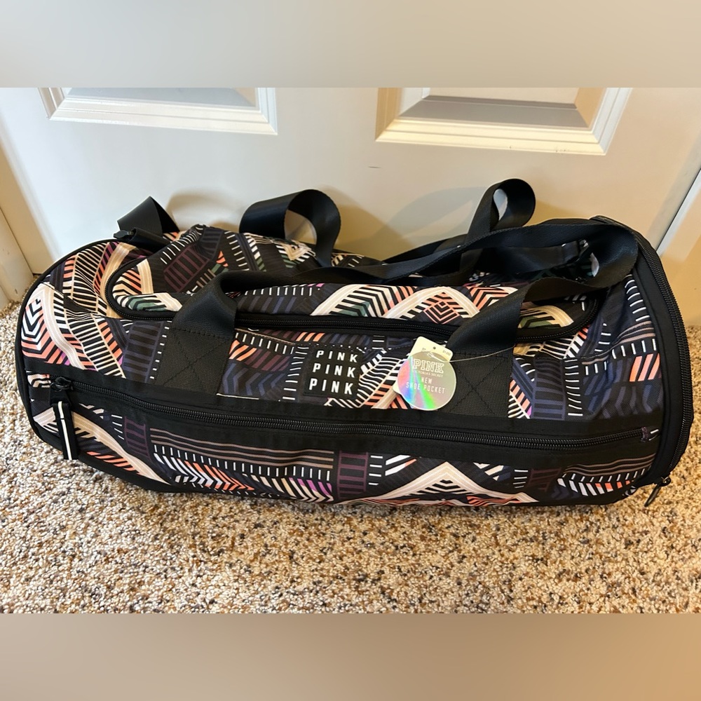 NEW VS PINK DUFFEL BAG